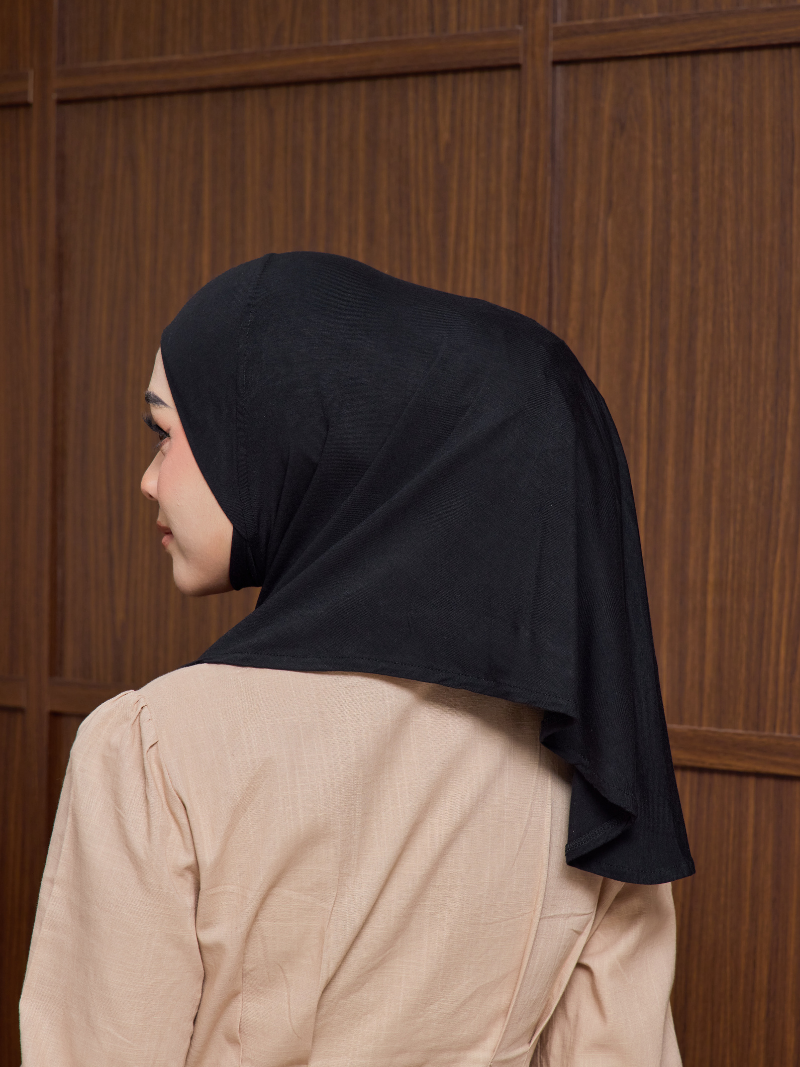 Basic Inner Neck in Black