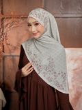 Noor in Zayra