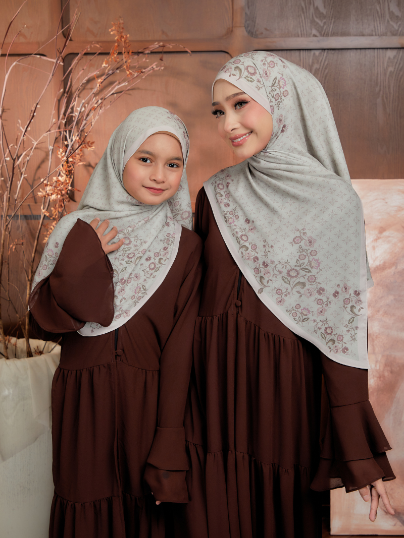 Noor in Zayra