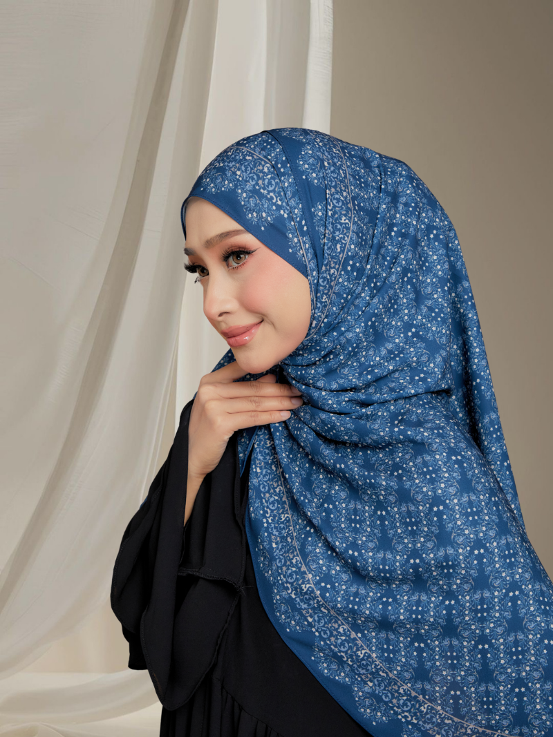 Yara in Royal teal