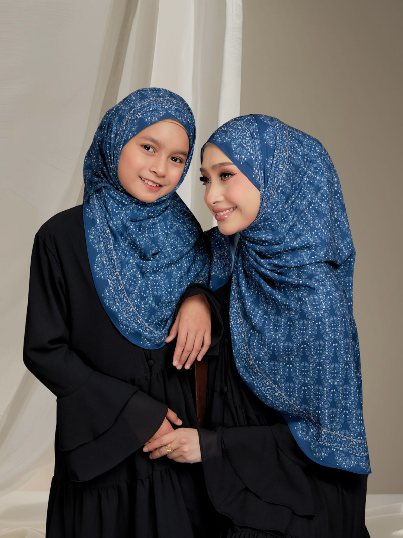 Yara in Royal teal