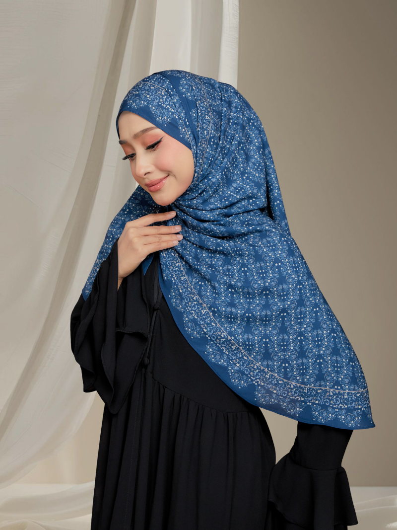 Yara in Royal teal