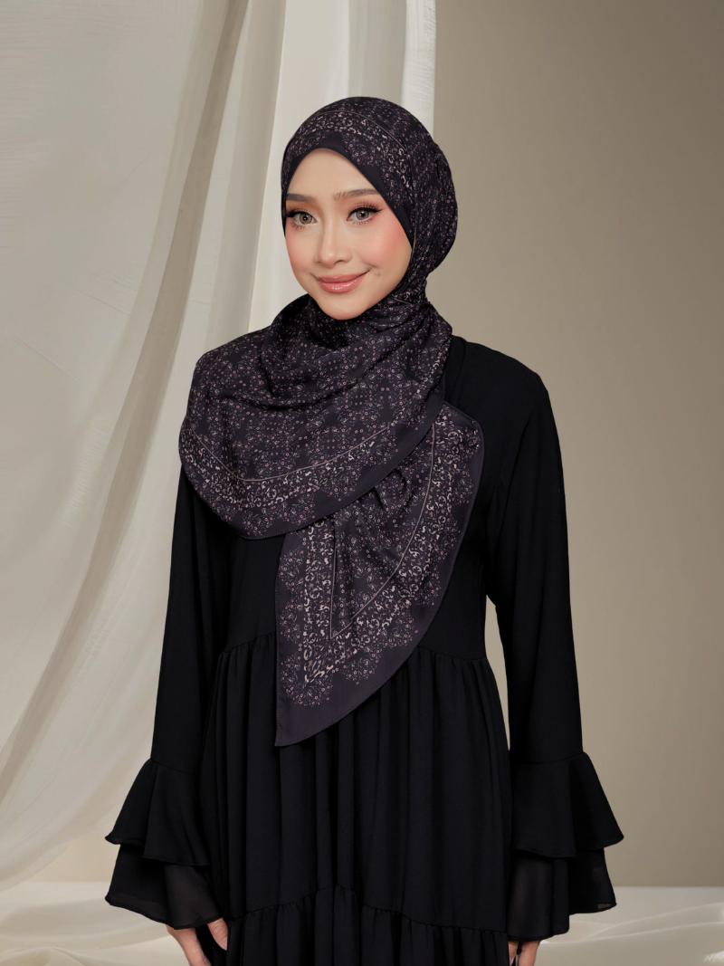 Yara in Noir Black