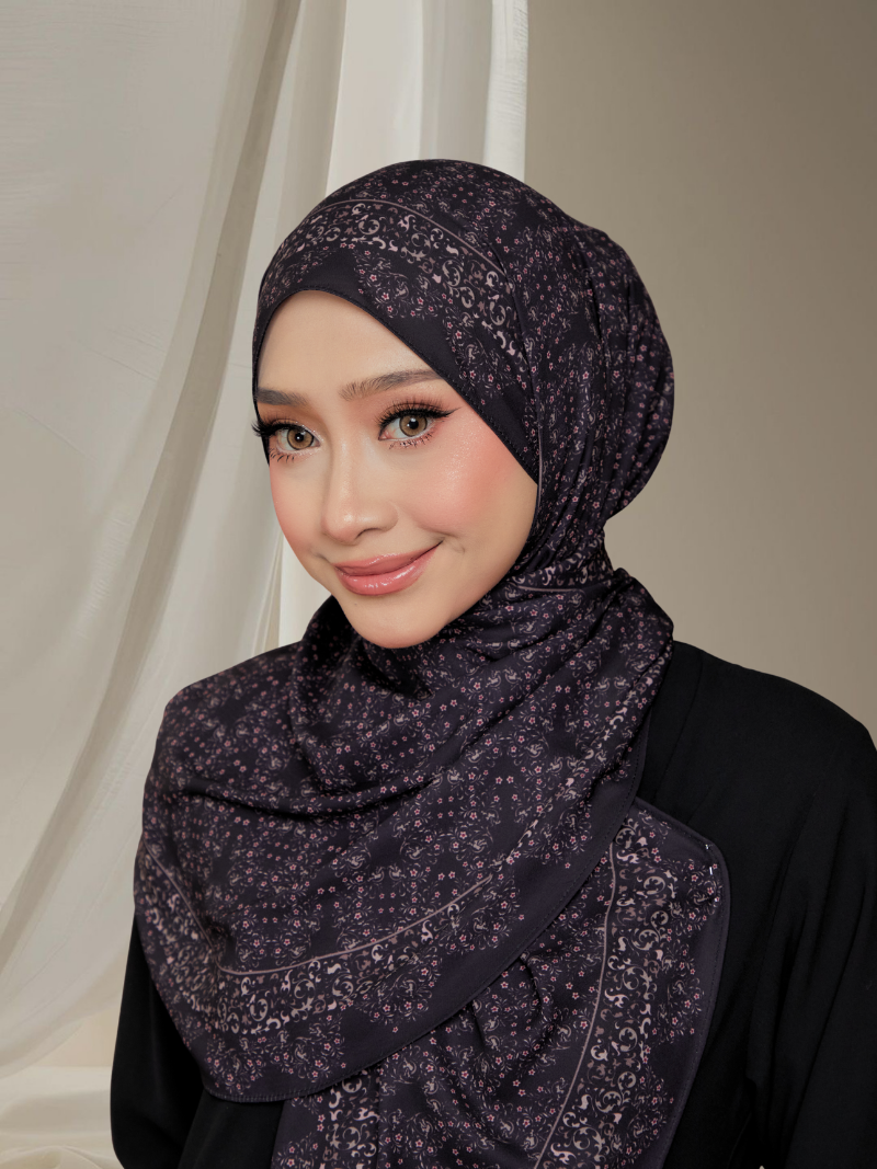 Yara in Noir Black