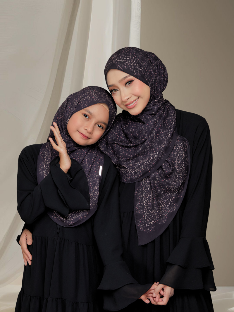Yara in Noir Black