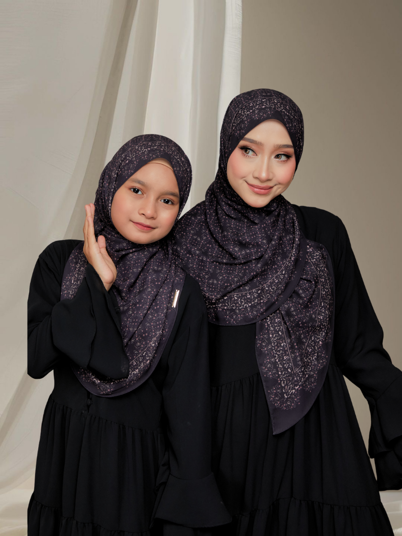 Yara in Noir Black