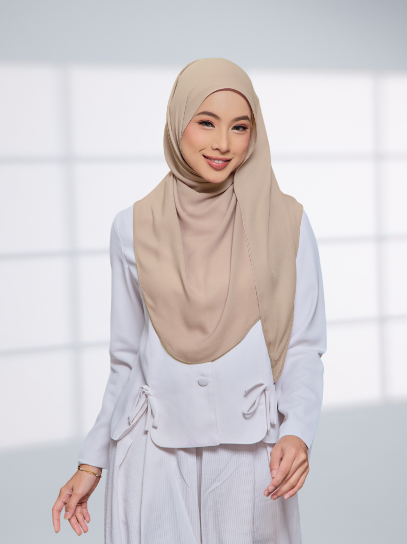 Jasmine in tan