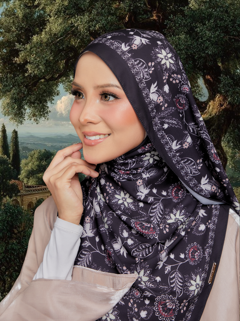 Malika in Midnight Flora