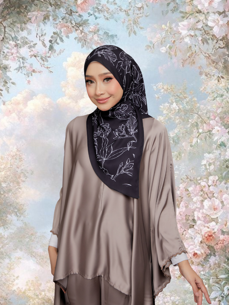 Qaseh in Deep Charcoal