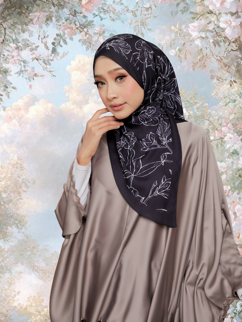 Qaseh in Deep Charcoal