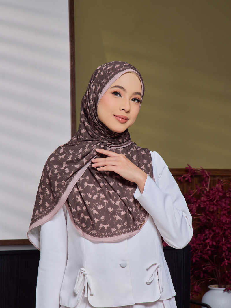 Nayla in Tracking Tan