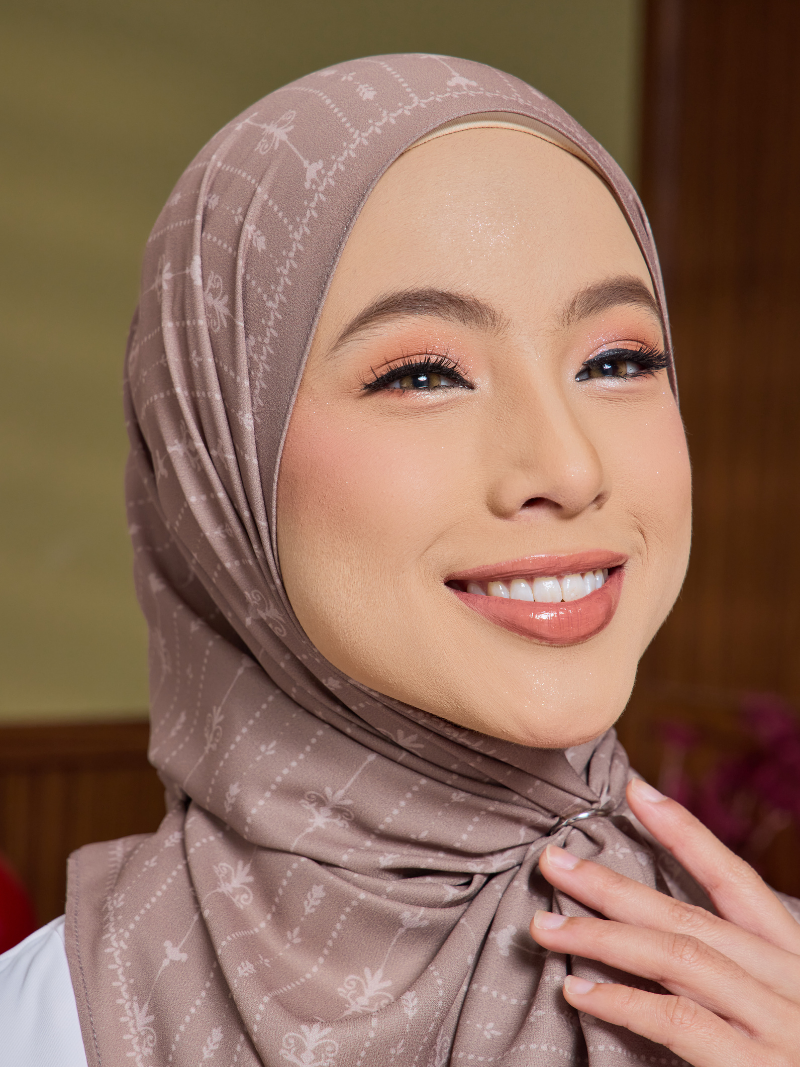 Nayla in Brown Beige